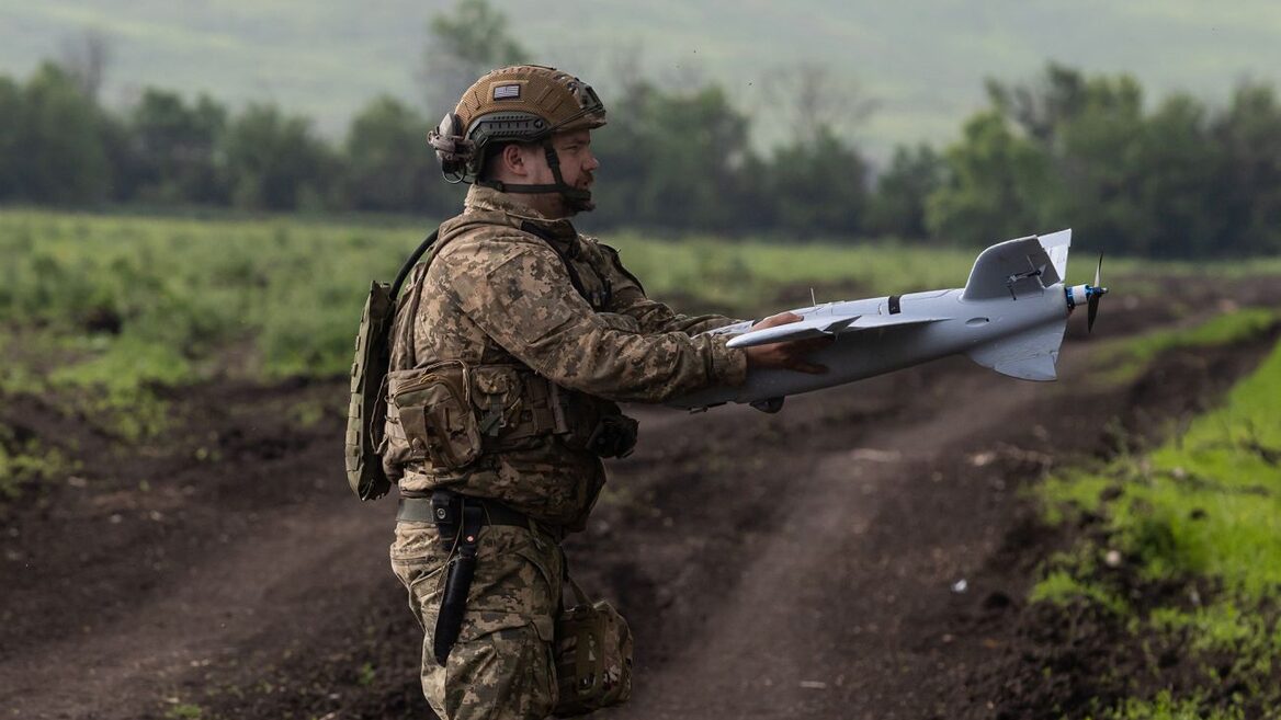Наступного року 70% БПЛА для армії закуповуватимуть через DOT Chain Defence. Навіщо це робиться