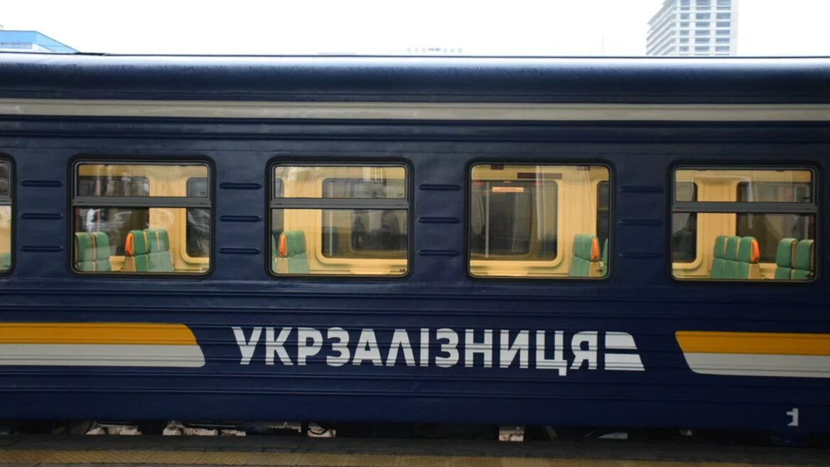 3000 км залізницею безкоштовно. Зеленський анонсував нову програму підтримки для українців