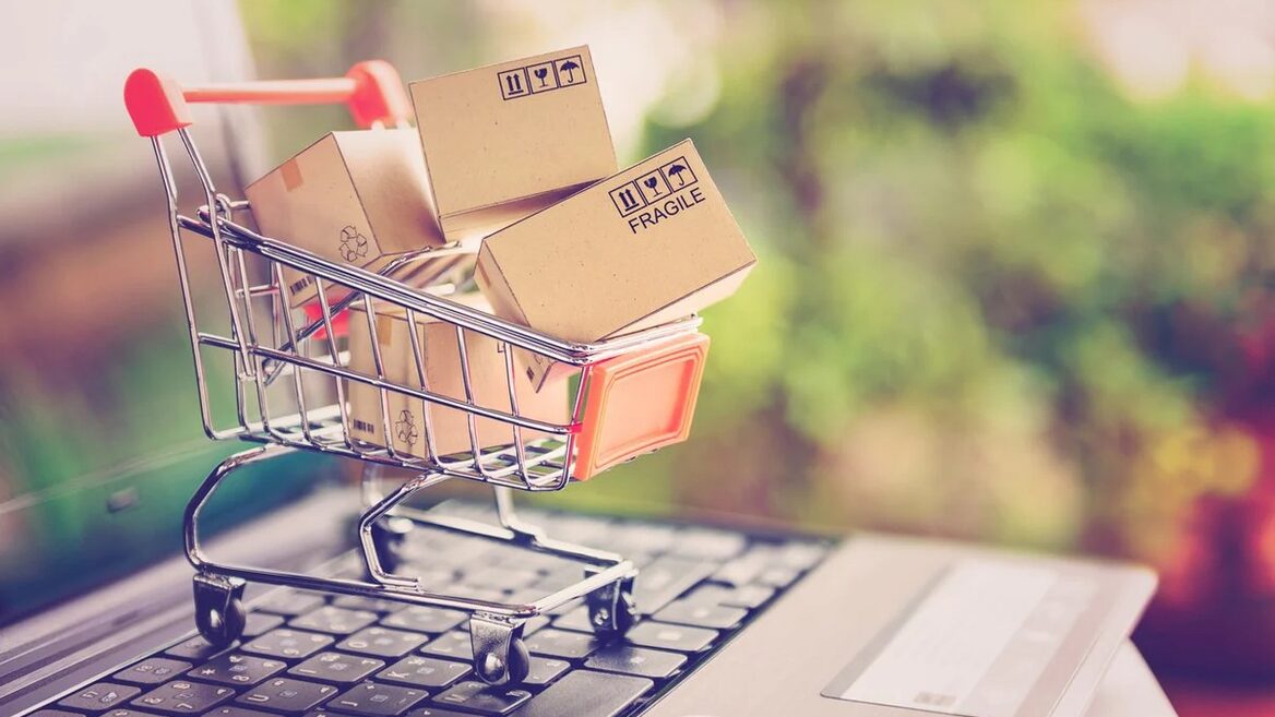 Гаджети знову увійшли до топ-3 покупок, які українці зроблять на «Чорну п’ятницю»: як змінилися пріоритети в шопінгу з минулого року