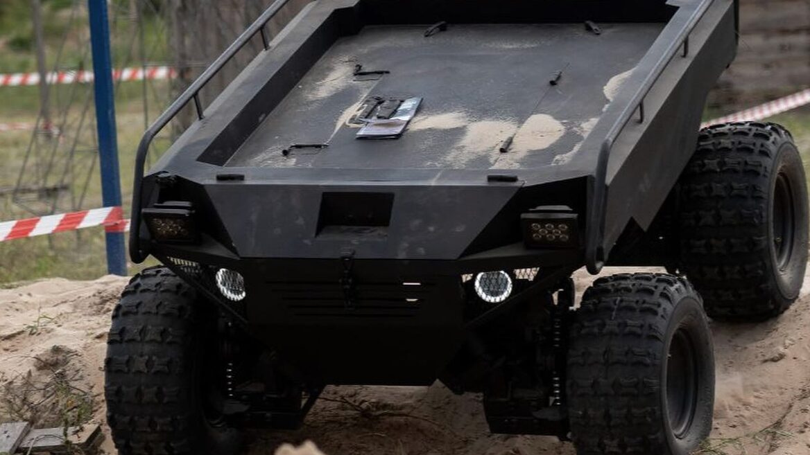 Українські інженери представили наземний дрон VARKHAN із вантажністю у 220 кг