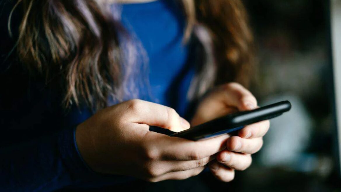 ChatGPT давав поради як вчинити самогубство українській біженці: «Як програма штучного інтелекту, створена для допомоги людям, може говорити такі речі?»