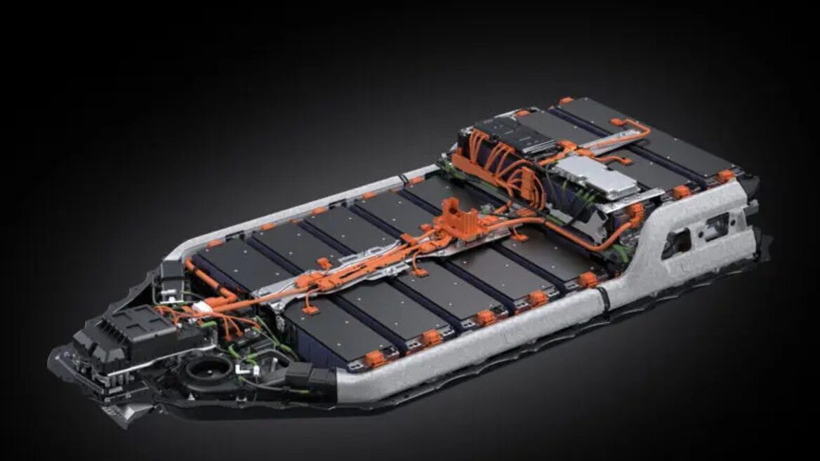 Toyota планує випустити твердотільні акумулятори у 2027-2028 роках: ресурс батареї до 40 років і запас ходу 1000 км