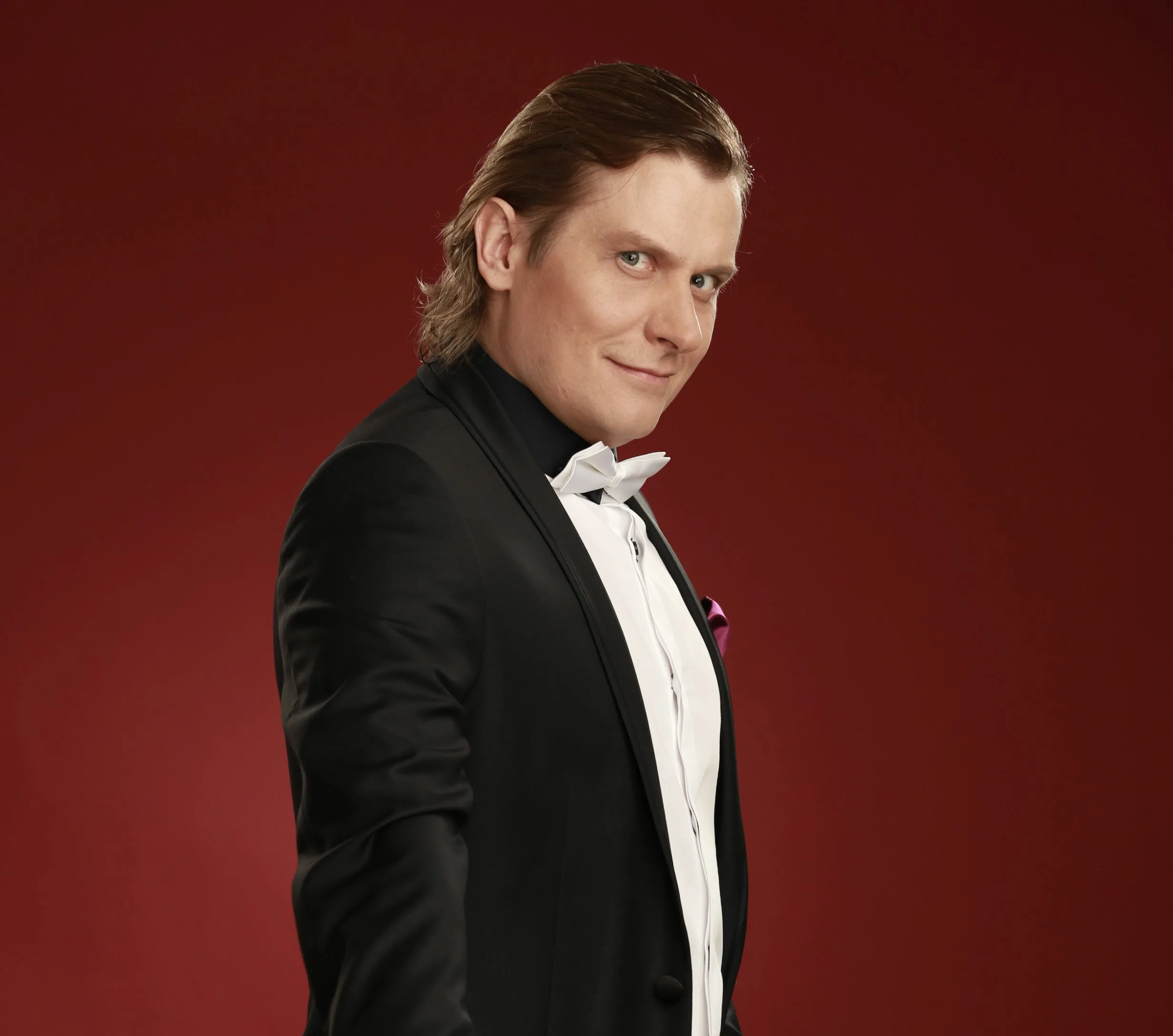 Степан Казанин в 2025 году: тихая работа на сцене и в волонтёрстве