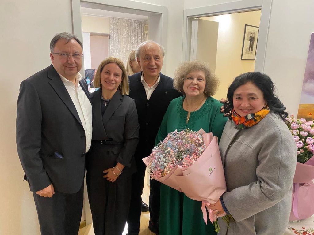 Ліна Костенко В Молодості: Ранні Роки, Особисте Життя І Початки Кар’єри